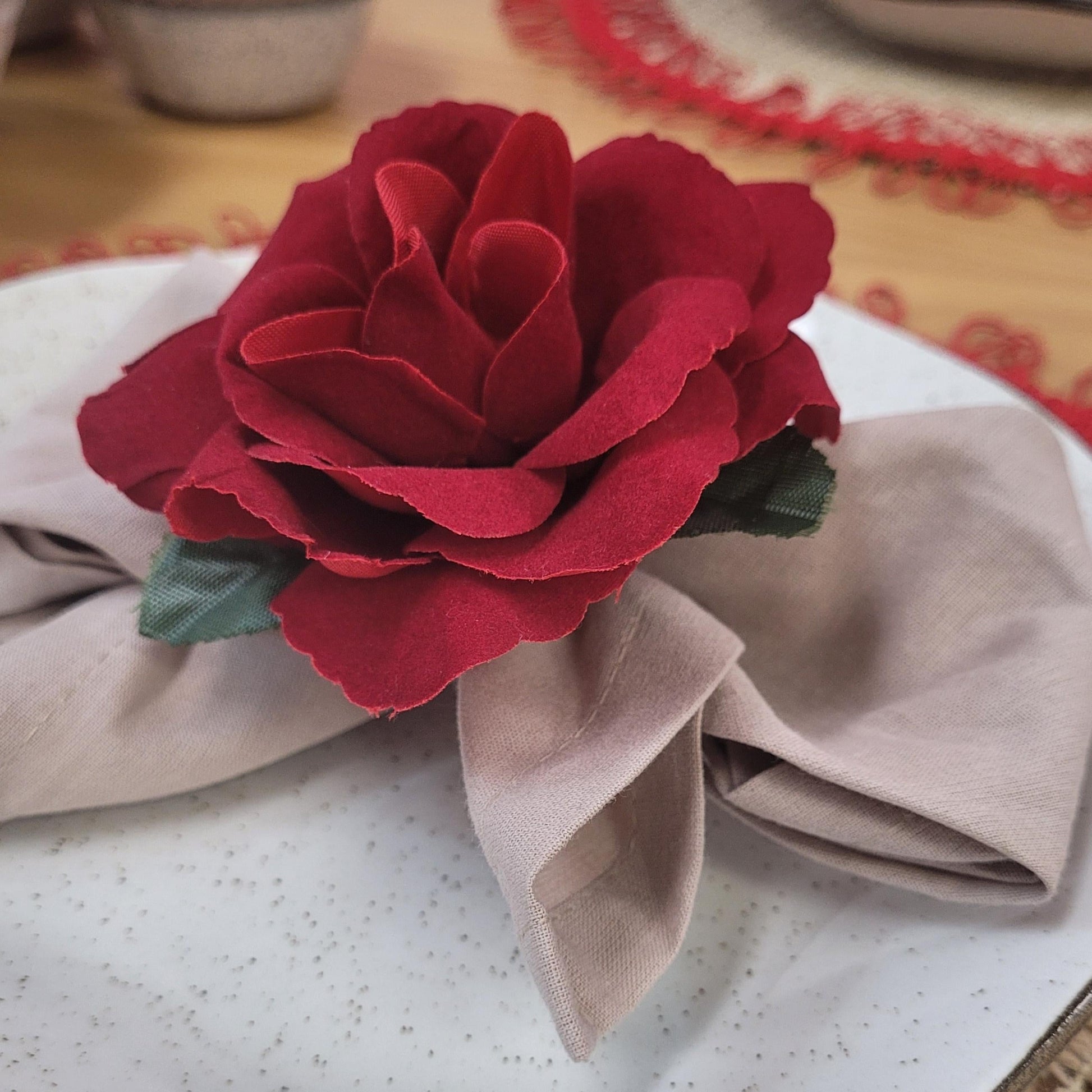 Maison Charlo Wholesale Set of 20 Wholesale Red Colombiana Rose Flower Rosebud Napkin Rings Ecofriendly Pack-2